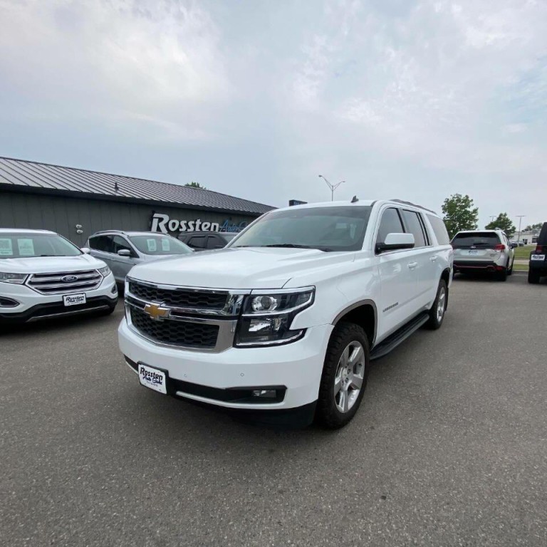 2015 Chevrolet Suburban Image 2