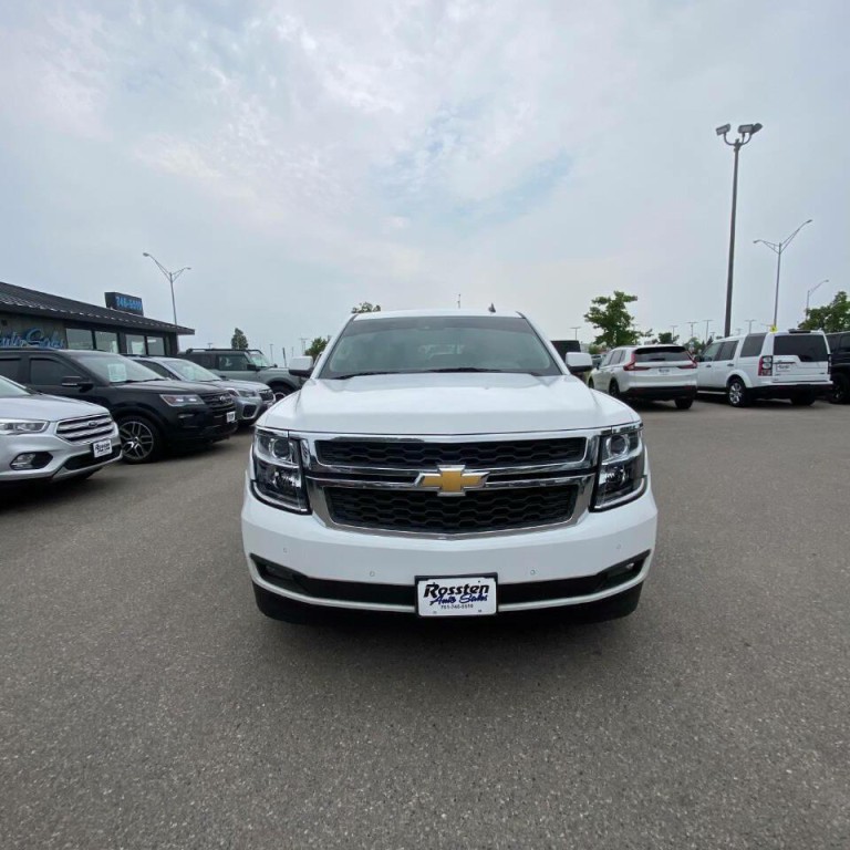 2015 Chevrolet Suburban Image 3