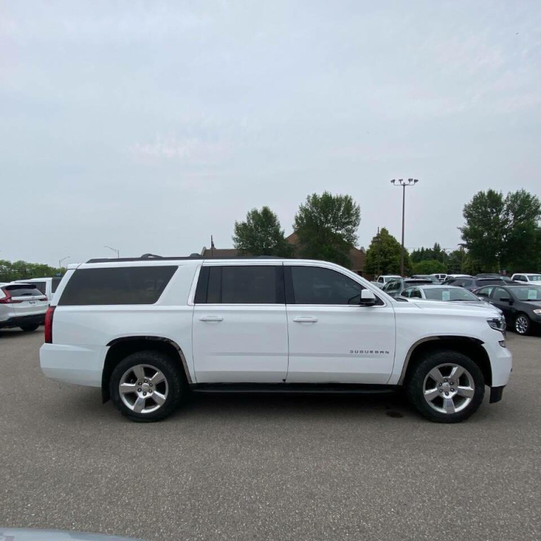 2015 Chevrolet Suburban Image 5