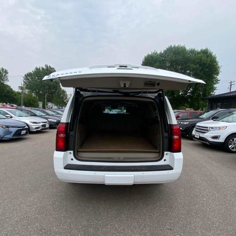 2015 Chevrolet Suburban Image 8