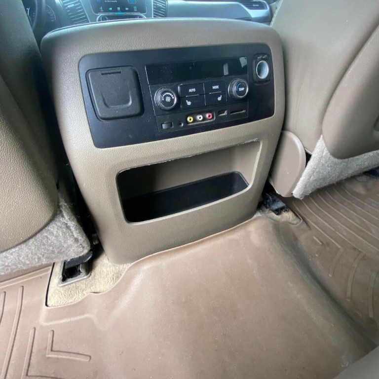 2015 Chevrolet Suburban Image 18