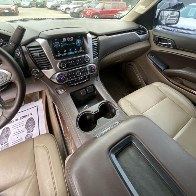 2015 Chevrolet Suburban Image 21