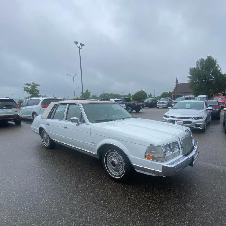 1987 Lincoln Continental Image 4