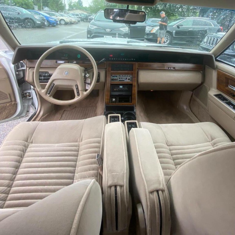 1987 Lincoln Continental Image 12