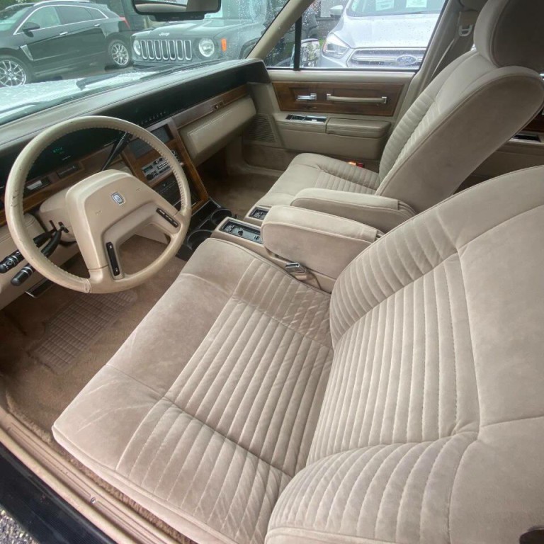 1987 Lincoln Continental Image 13
