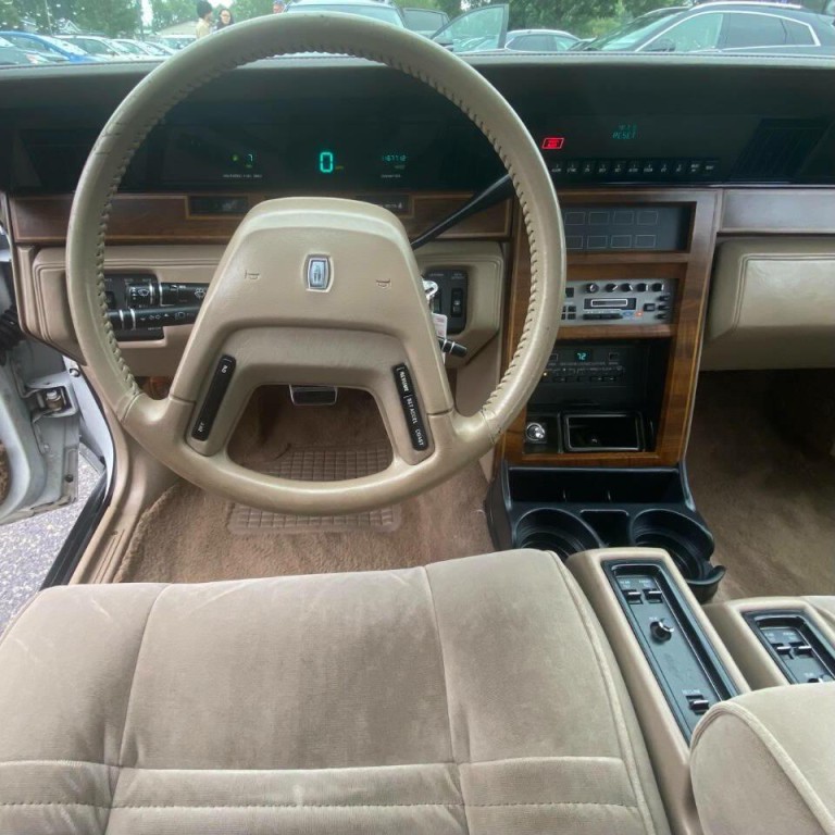 1987 Lincoln Continental Image 15