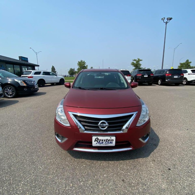 2018 Nissan Versa Image 3