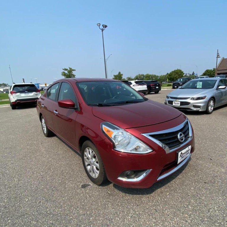 2018 Nissan Versa Image 4