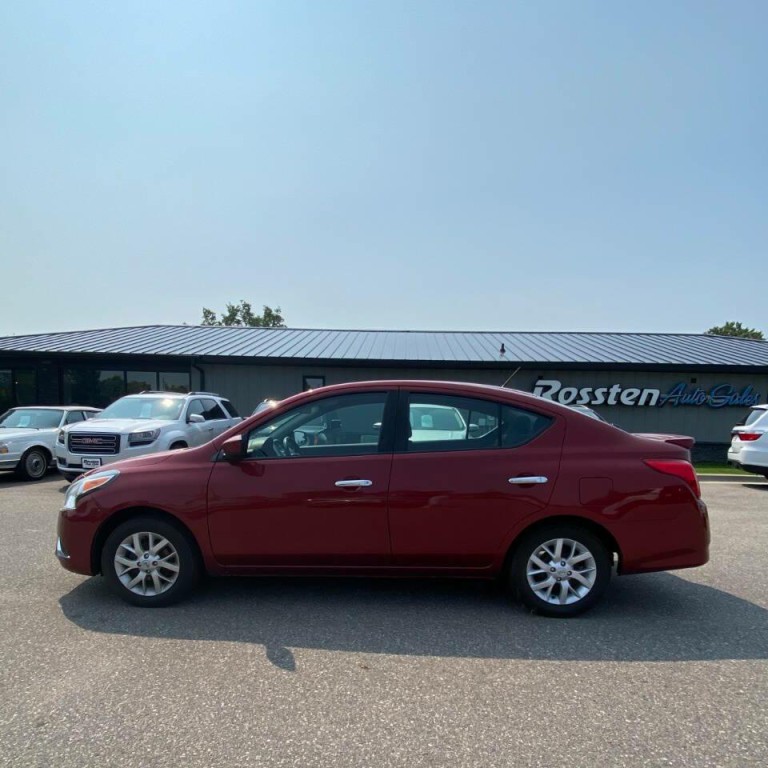 2018 Nissan Versa Image 9