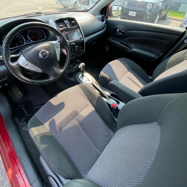 2018 Nissan Versa Image 12