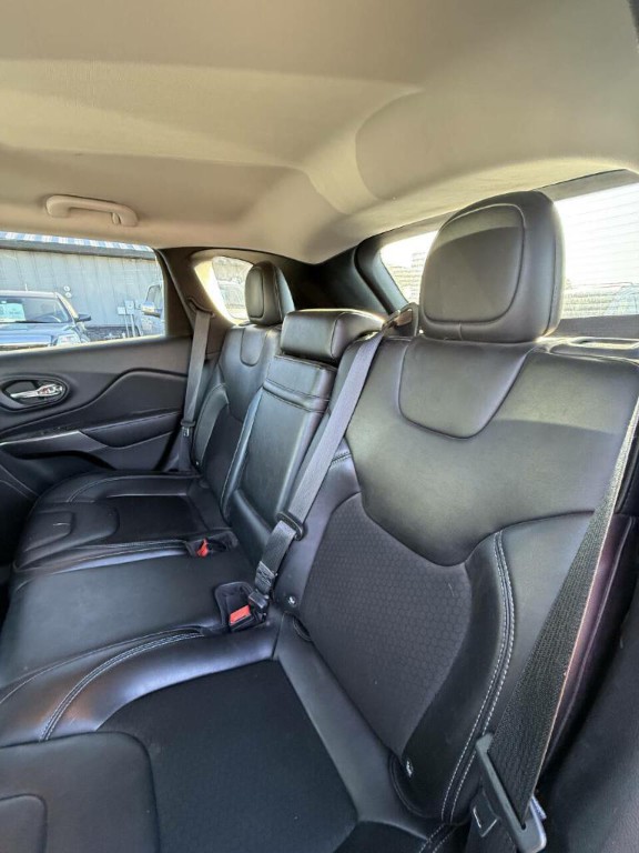 2019 Jeep Cherokee Image 12