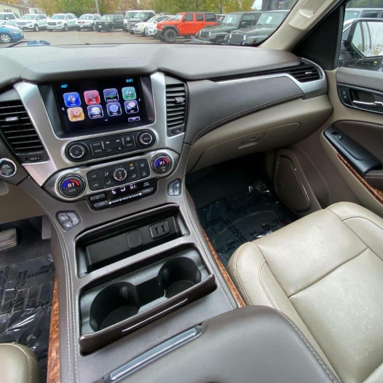 2018 Chevrolet Suburban Image 16