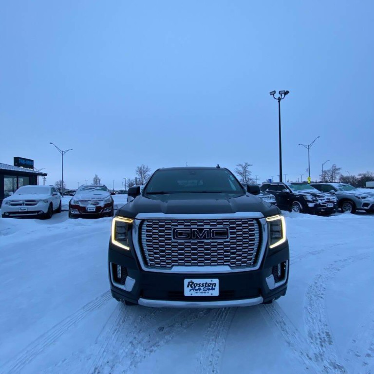 2021 GMC Yukon Image 3