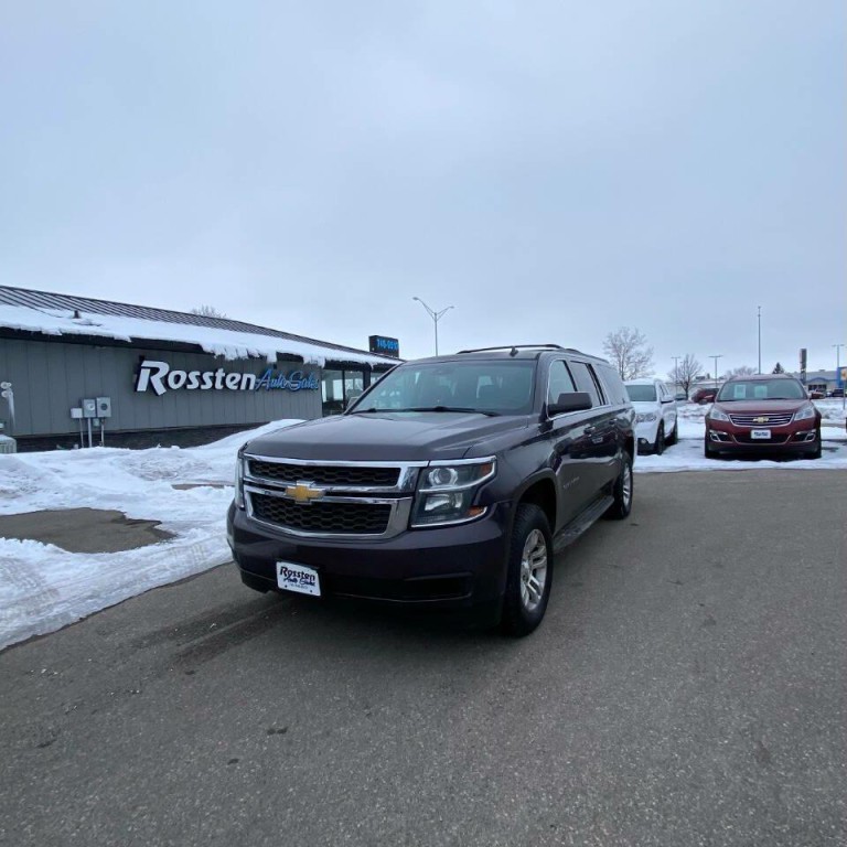 2015 Chevrolet Suburban Image 2