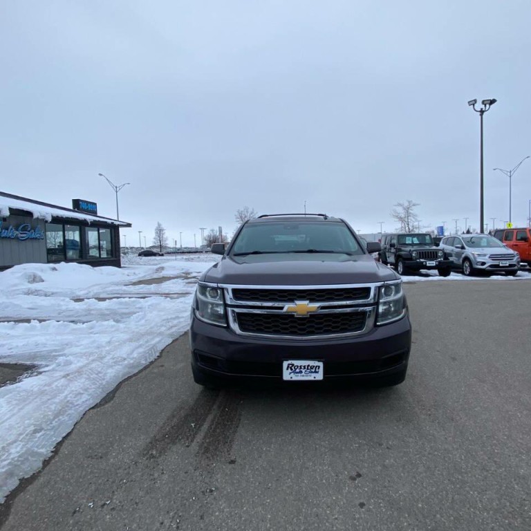 2015 Chevrolet Suburban Image 3