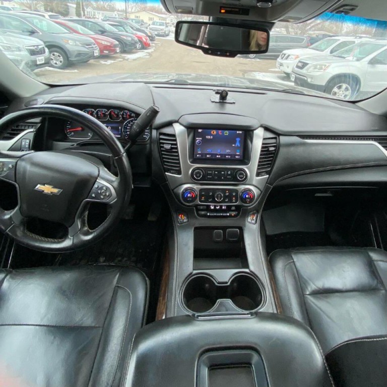 2015 Chevrolet Suburban Image 12