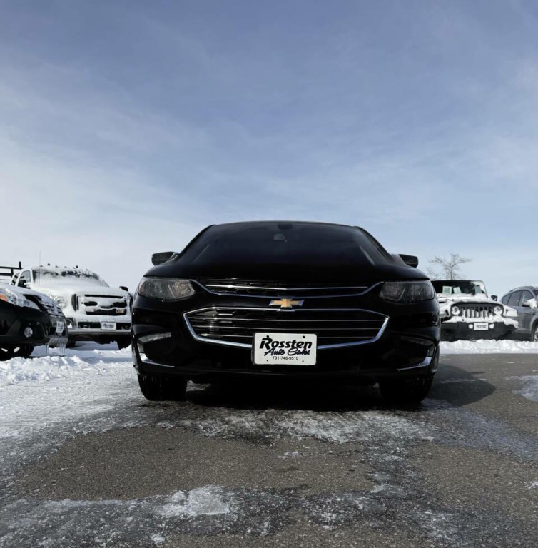 2017 Chevrolet Malibu Image 2