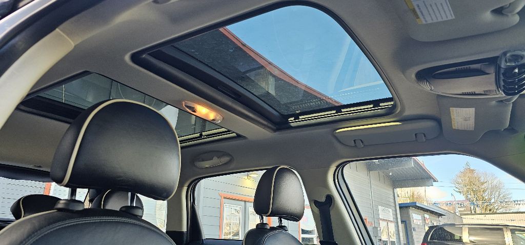 2012 MINI Cooper Image 7