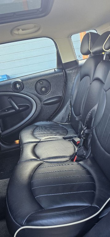 2012 MINI Cooper Image 8