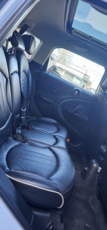 2012 MINI Cooper Image 9