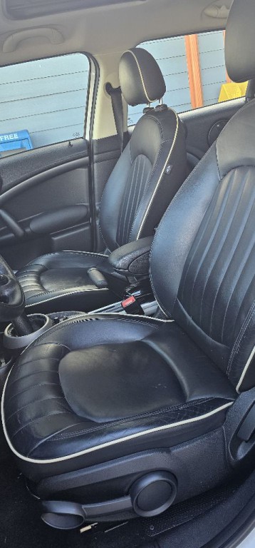 2012 MINI Cooper Image 11