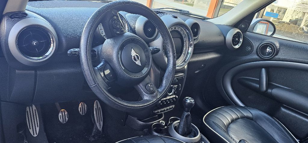2012 MINI Cooper Image 12