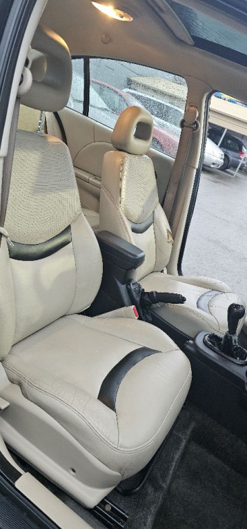 2004 Saturn ION Image 11