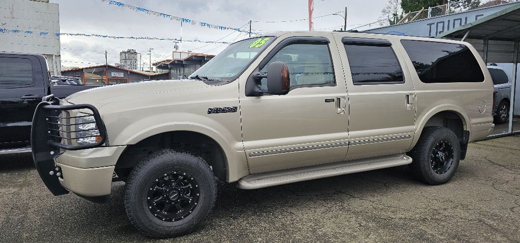 2005 Ford Excursion Image 2