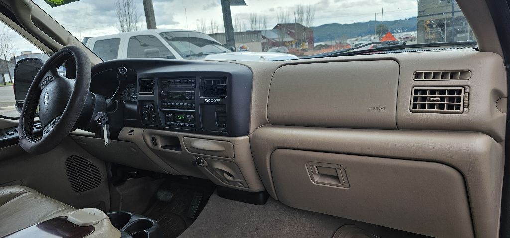 2005 Ford Excursion Image 10