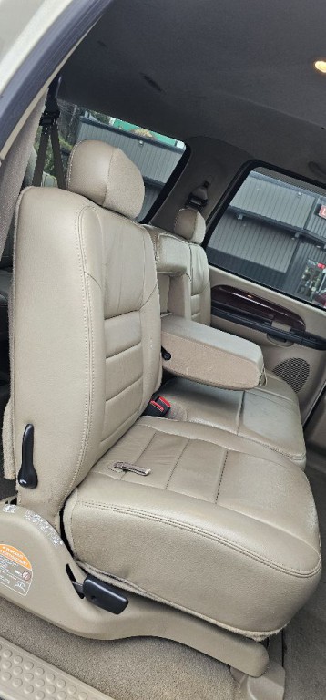 2005 Ford Excursion Image 12
