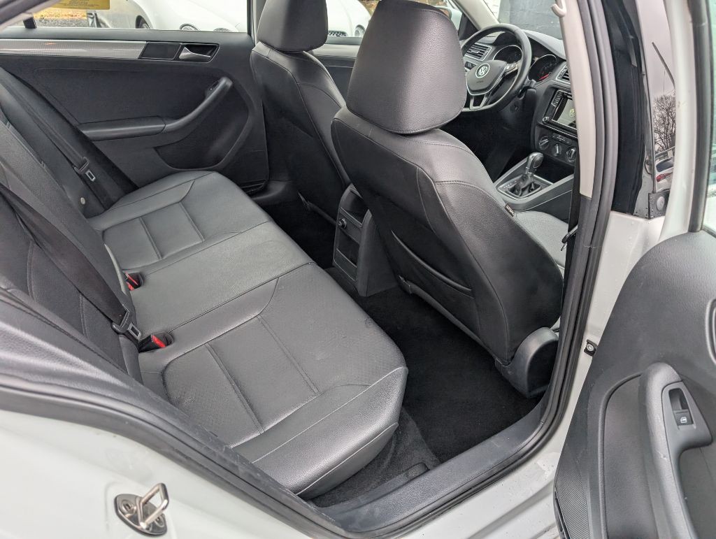 2017 Volkswagen Jetta Image 11