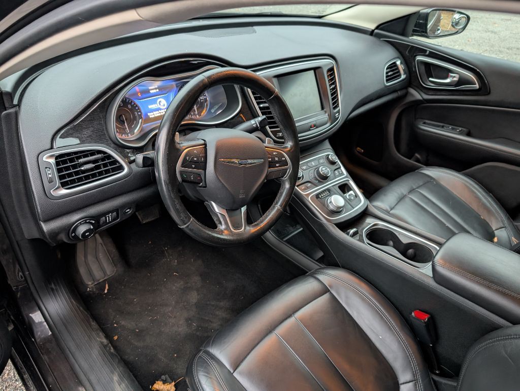 2015 Chrysler 200 Image 11