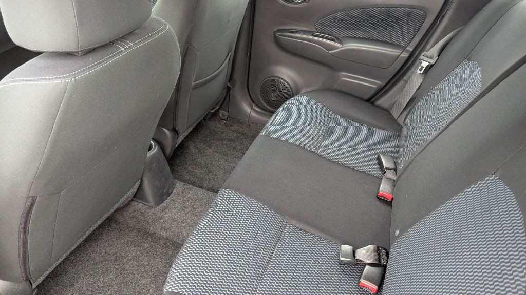 2016 Nissan Versa Image 9