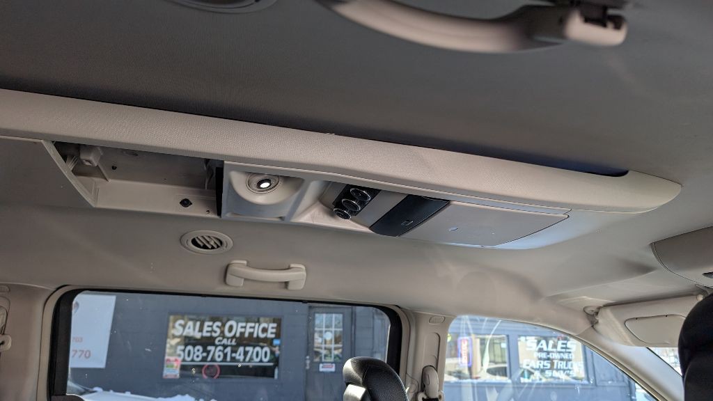 2016 Chrysler Town & Country Image 9