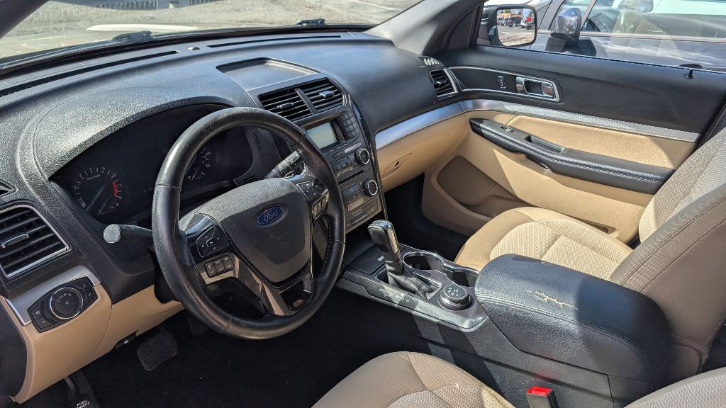 2017 Ford Explorer Image 9