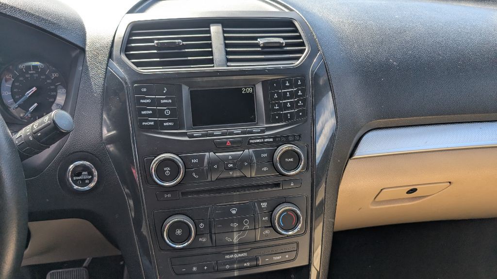 2017 Ford Explorer Image 14