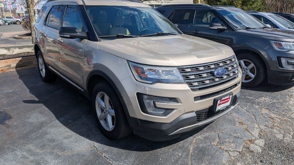 2017 Ford Explorer Image 2