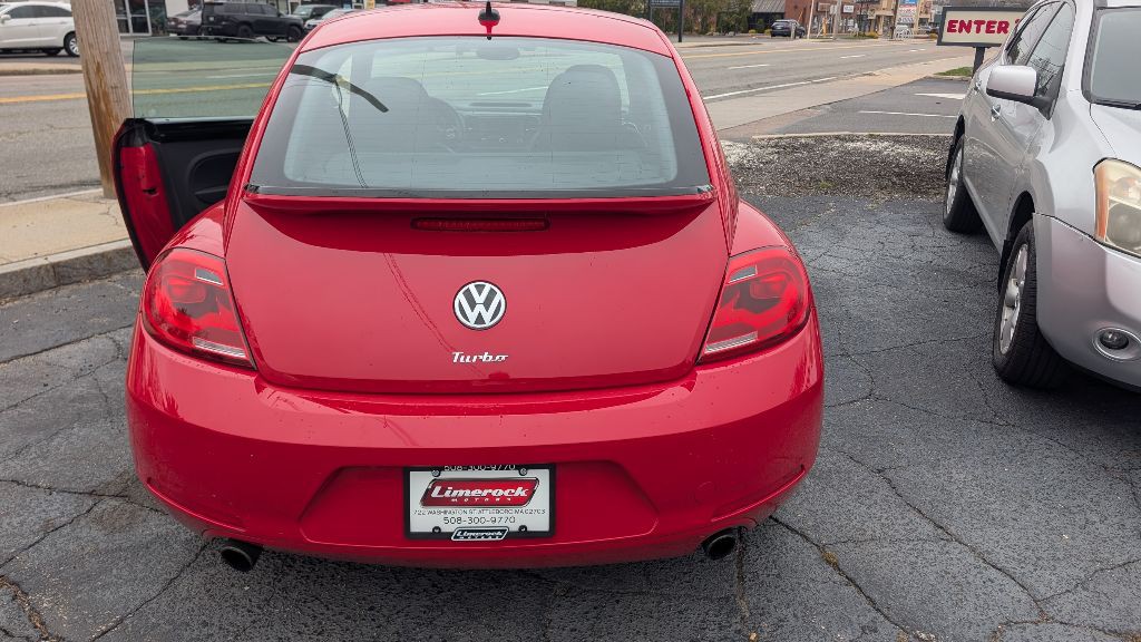 2012 Volkswagen Beetle Image 6
