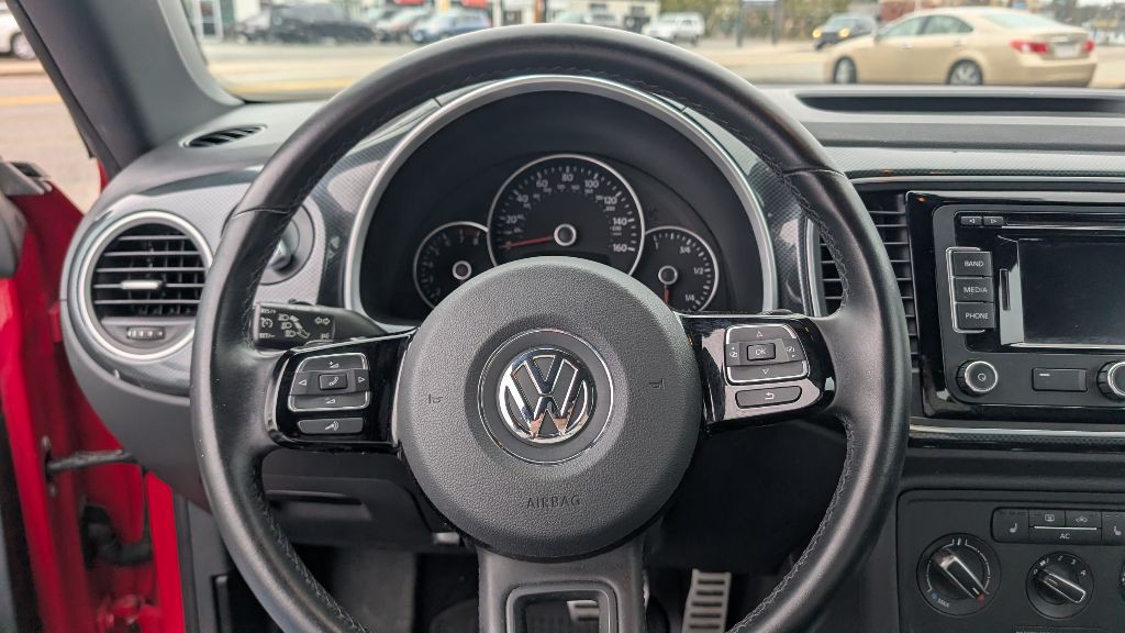 2012 Volkswagen Beetle Image 12