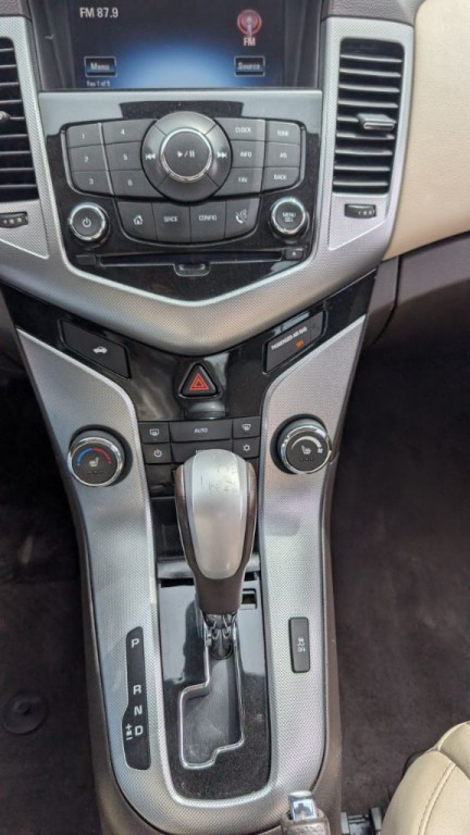 2015 Chevrolet Cruze Image 17