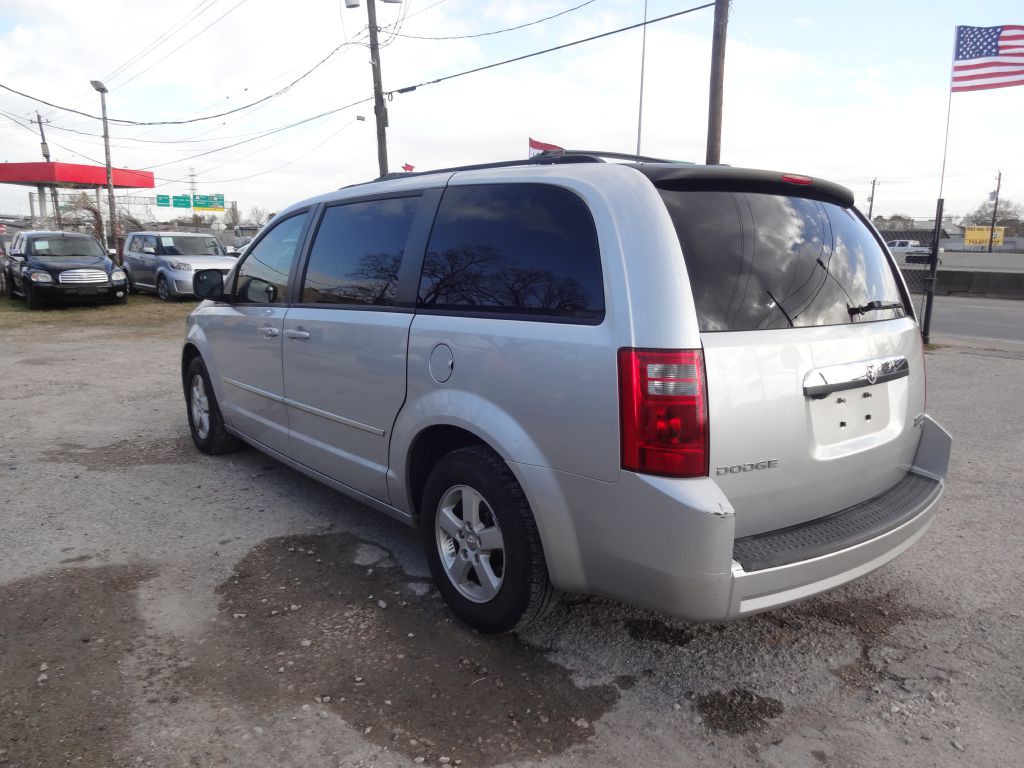 2010 Dodge Grand Caravan Image 2