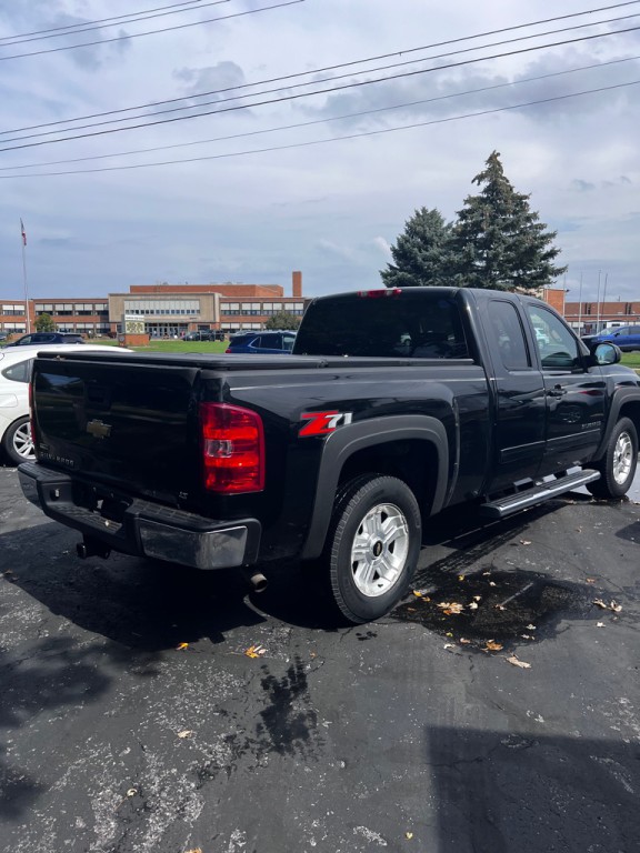 2010 Chevrolet Silverado 1500 Image 2