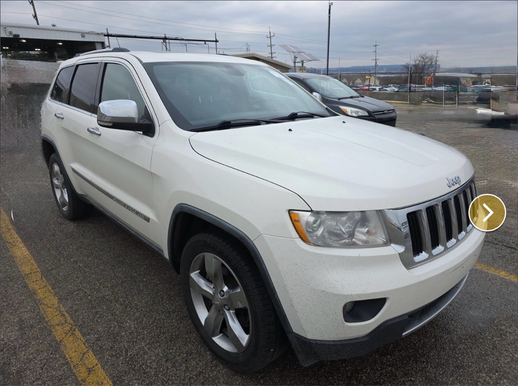2011 Jeep Grand Cherokee Image 2