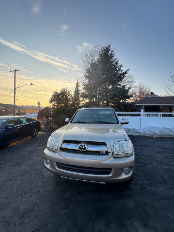 2005 Toyota Sequoia Image 1