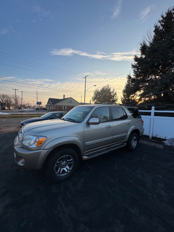 2005 Toyota Sequoia Image 2
