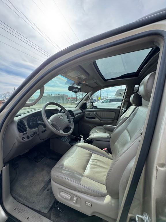 2005 Toyota Sequoia Image 4