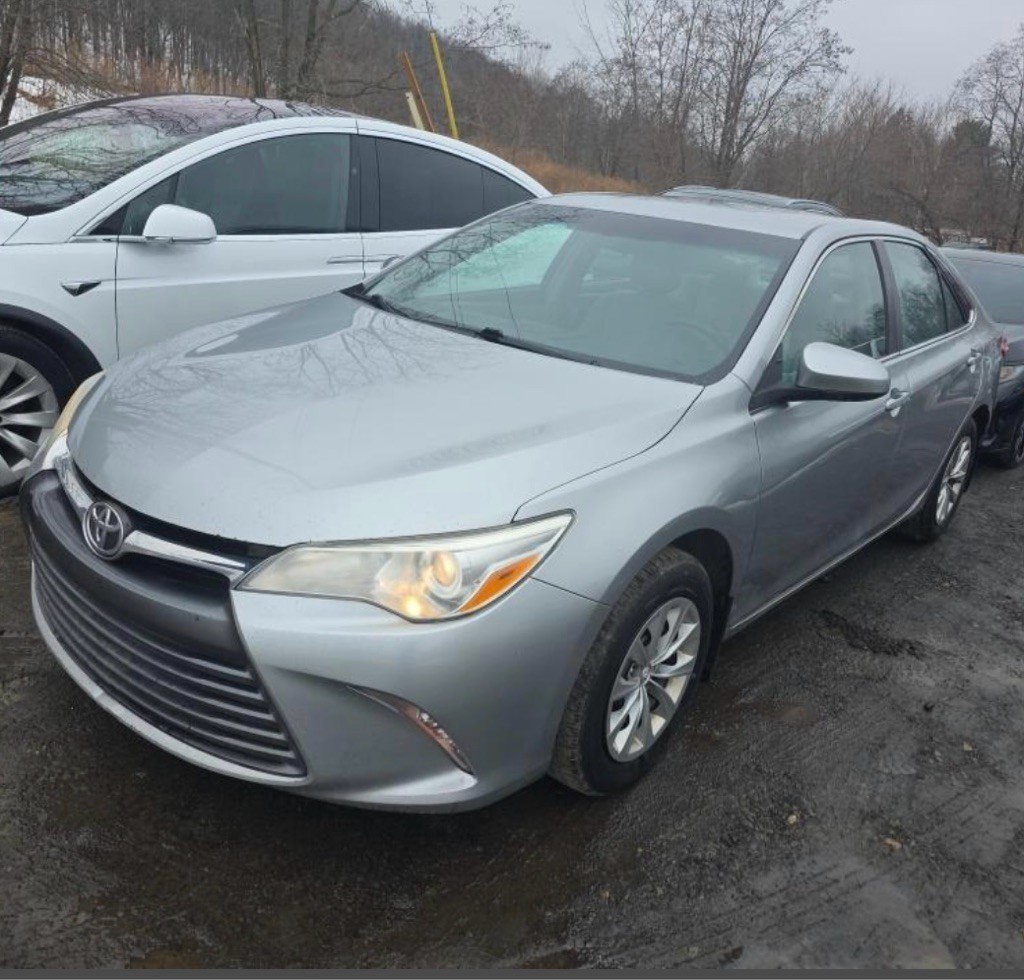 2016 Toyota Camry Image 1