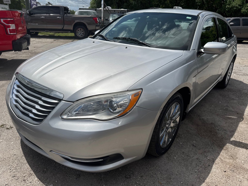 2012 Chrysler 200 Image 1