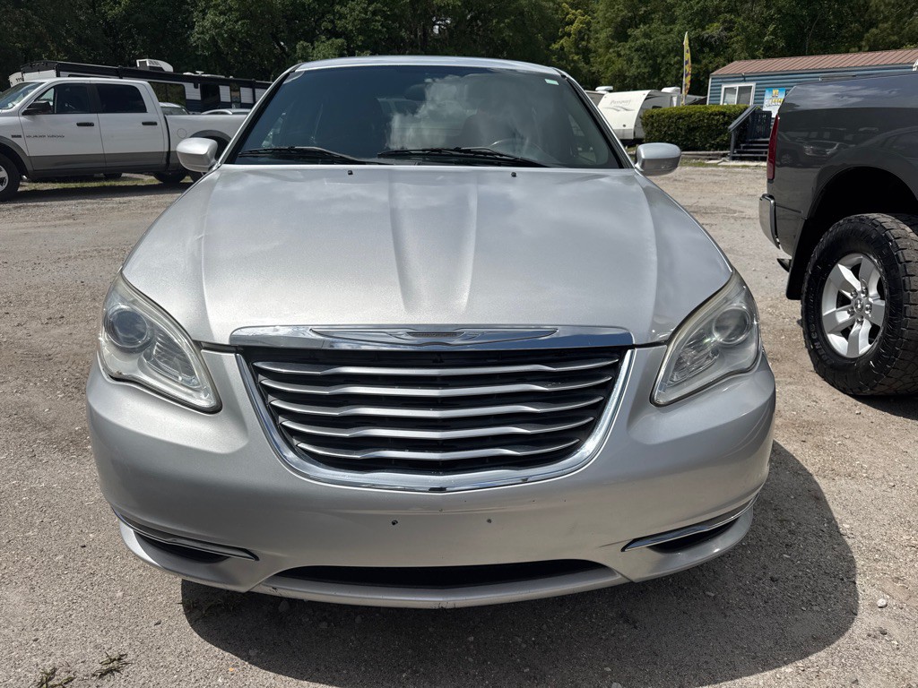 2012 Chrysler 200 Image 2