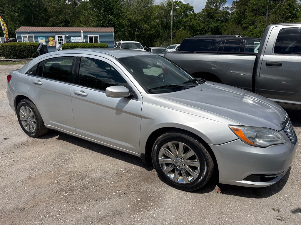 2012 Chrysler 200 Image 3